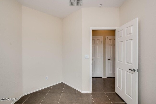 Building Photo - 1604 W Morse Dr