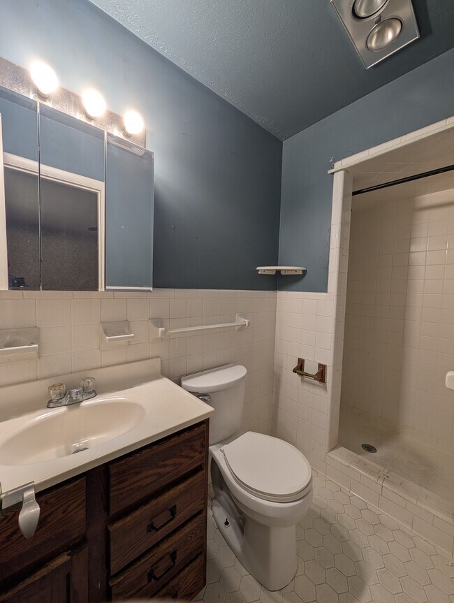 Building Photo - 701 Waters Dr