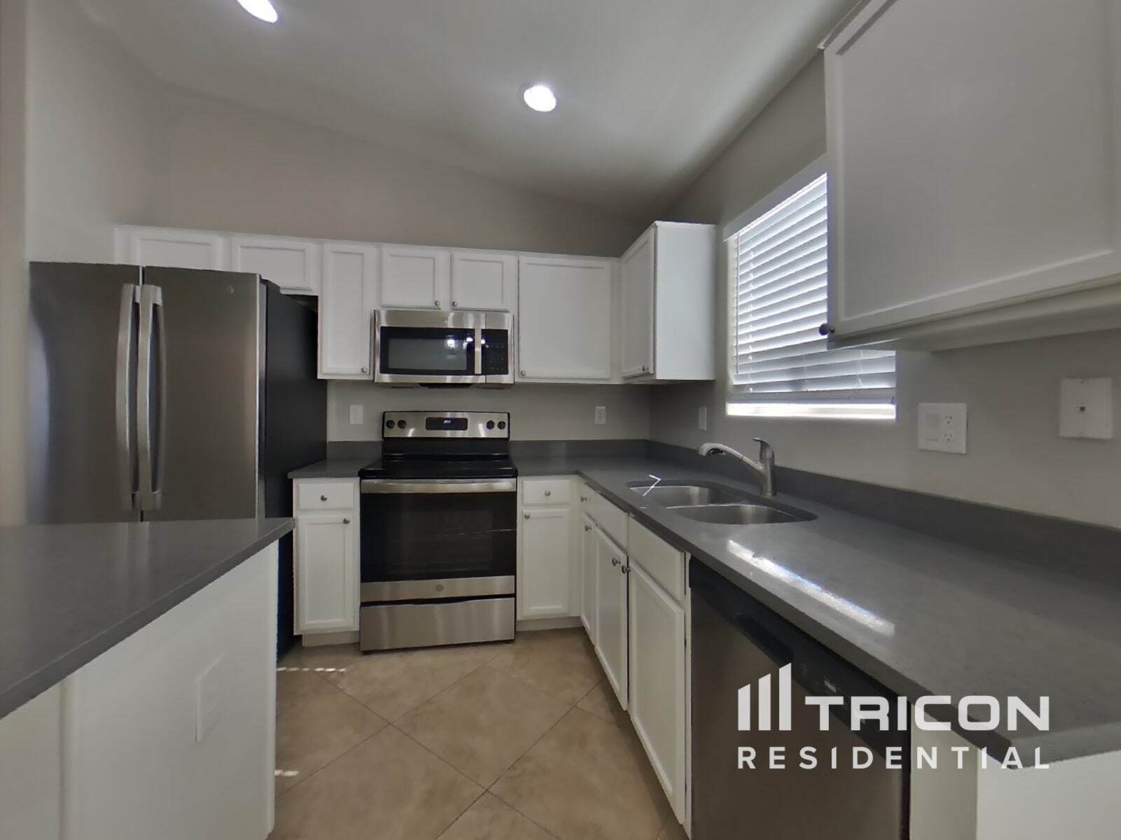 Building Photo - 40179 W Thornberry Ln