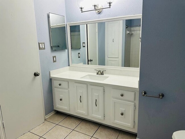 Building Photo - 9505 Fondren Rd