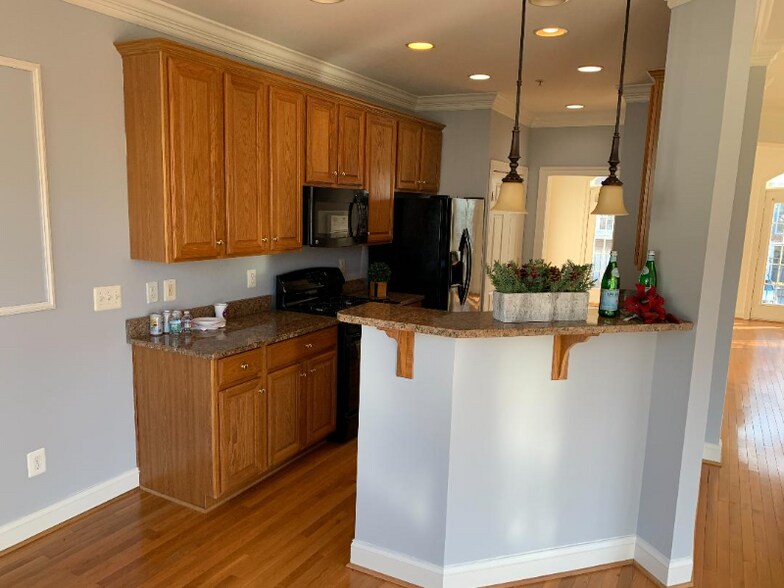 Building Photo - 602 Battery Terrace NE