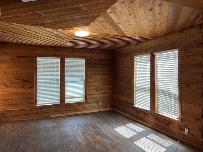 Building Photo - 207 Masters Ave