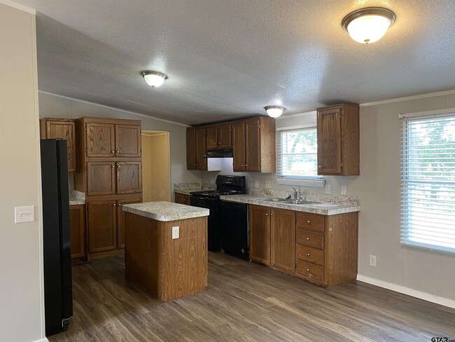 Building Photo - 22944 Shell Shore Dr