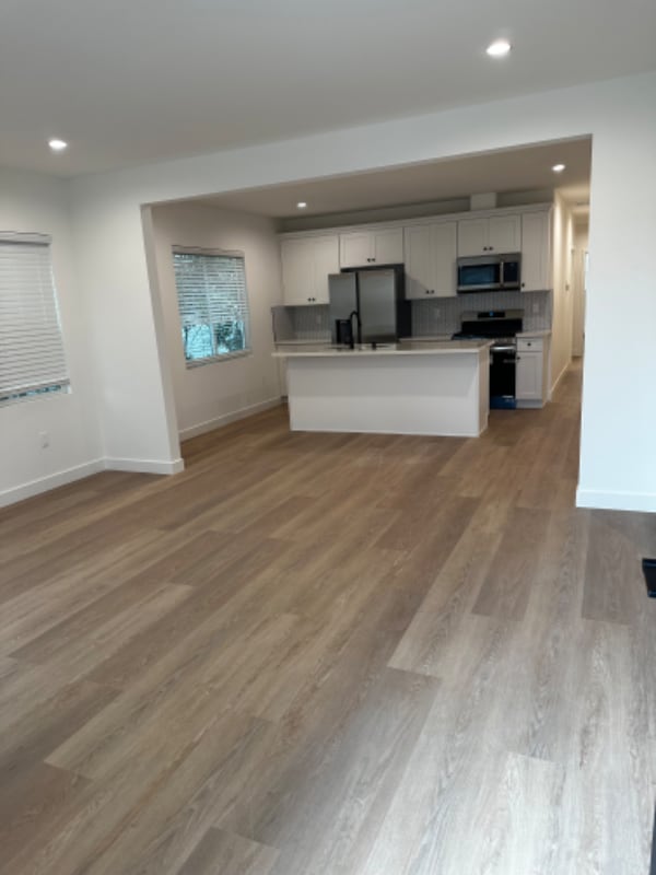 Building Photo - 2010-2010 Vineyard Ave