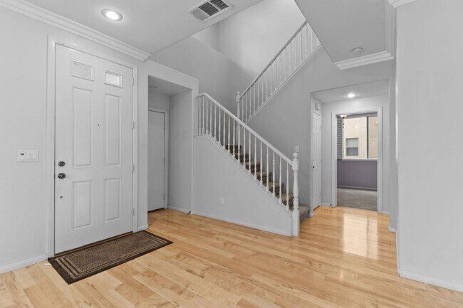Building Photo - SE!! Pebble and Pollock!! Crystal Springs!...