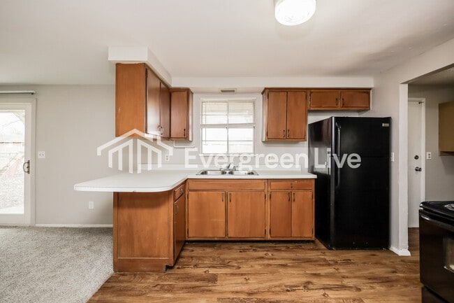 Building Photo - 1712 W Loveland Ave