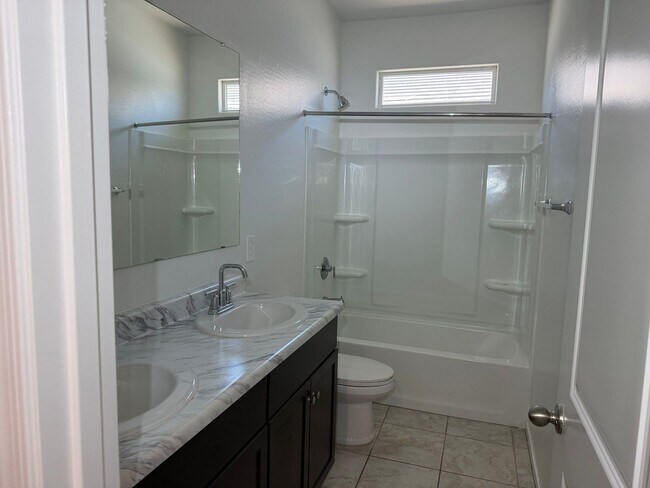 Building Photo - 9427 E Alfalfa Dr