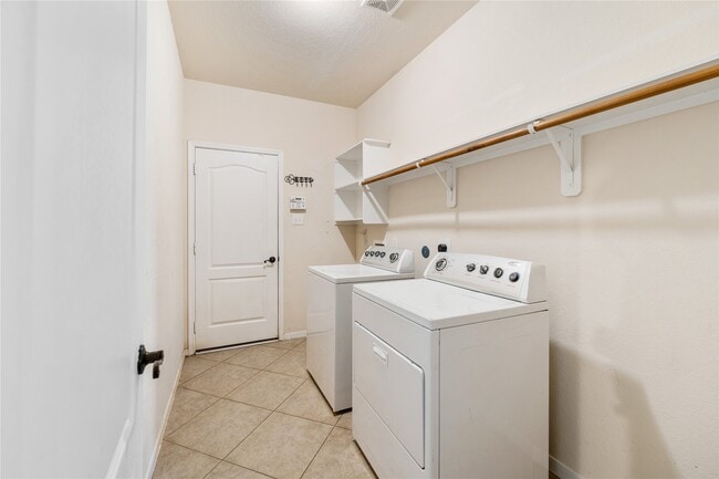 Building Photo - 19735 Dayton Springs Dr