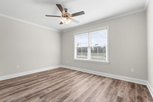Building Photo - 303 Latitude Ln