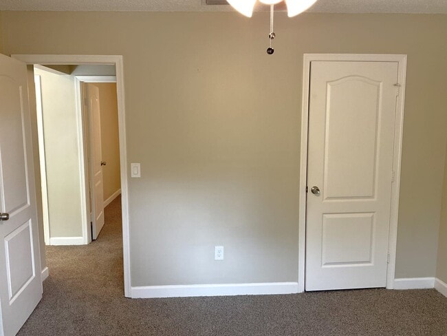Building Photo - 3733 Lancewood Dr