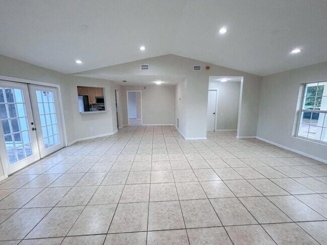 Building Photo - 1901 SW McAllister Ln