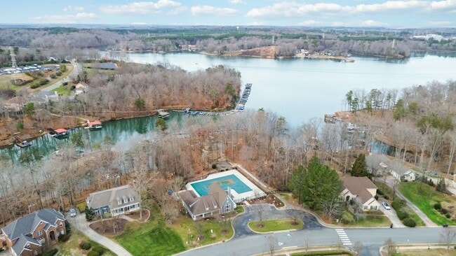 Building Photo - Beautiful Home just minutes from Mountain Island lake