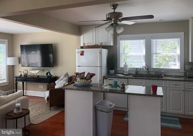 Building Photo - 313 S Morris St