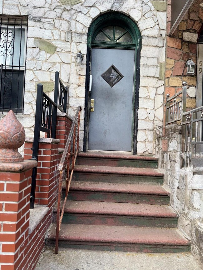 Building Photo - 57 E 94th St