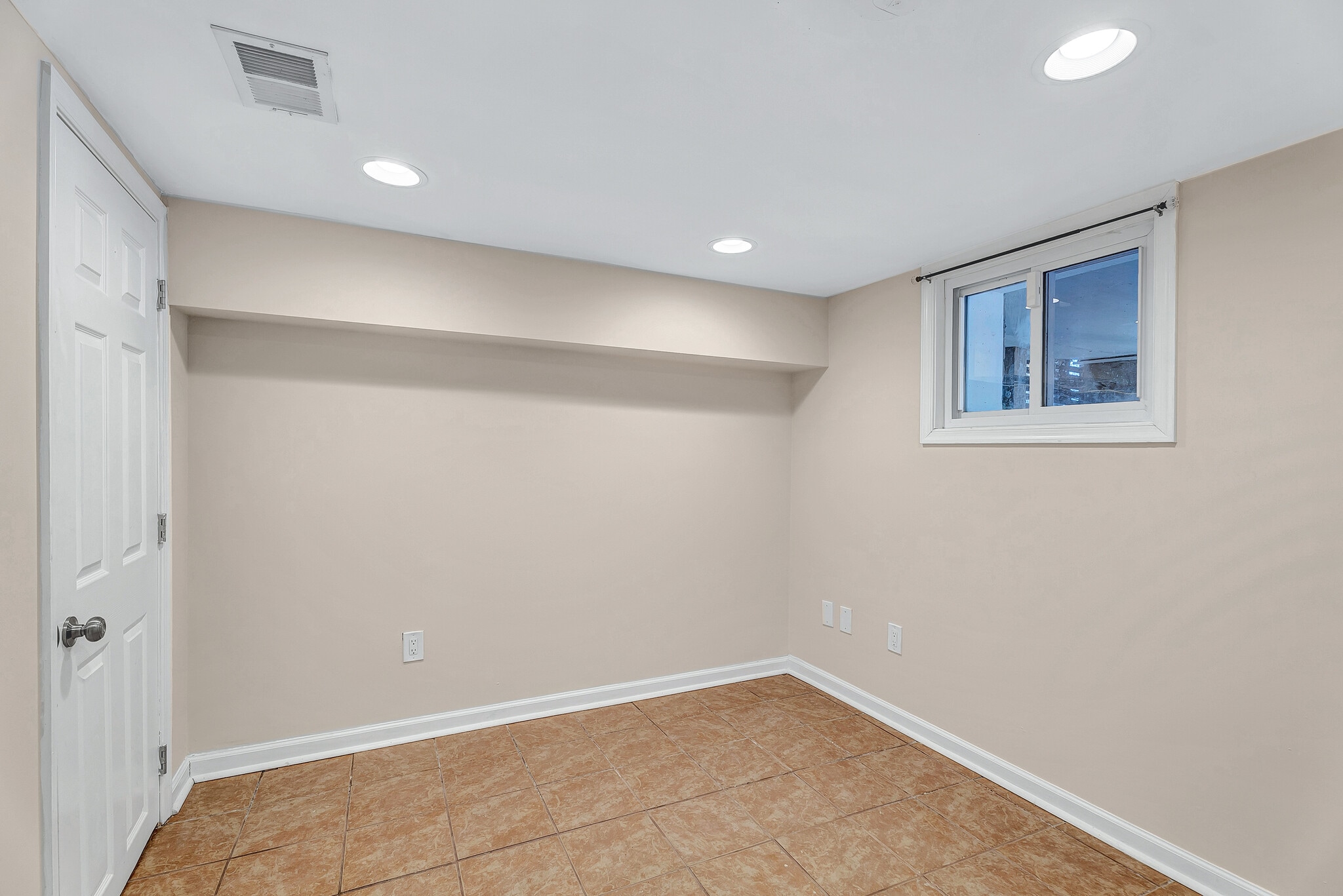 Building Photo - 1921 Bennett Pl NE