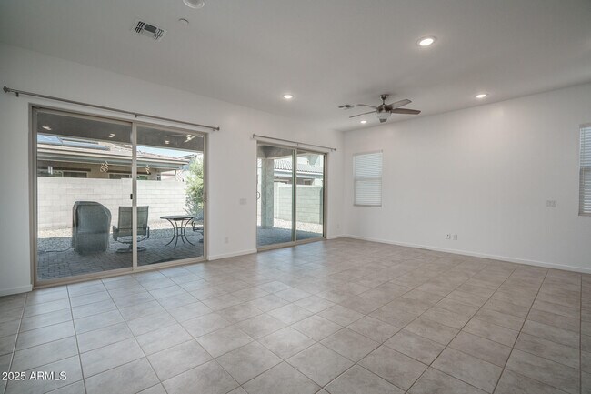 Building Photo - 14084 W Desert Flower Dr