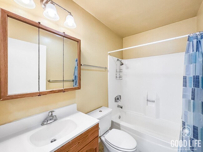 Building Photo - Spacious 3BD/2.5BA Townhouse in UTC W/ 2-Car Garage, Washer/Dryer, Balcony, Community Pool & Tenn...