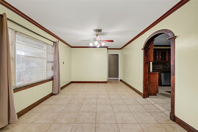 Building Photo - 8565 Ridgepoint Dr