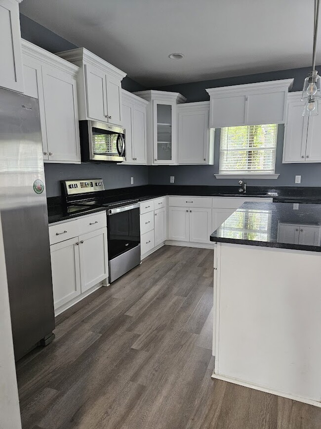 Building Photo - 281 Cypress Creek Dr NE