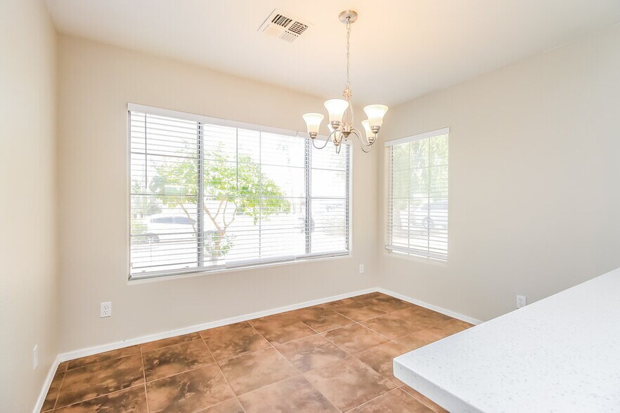 Building Photo - 4119 E San Pedro Ave