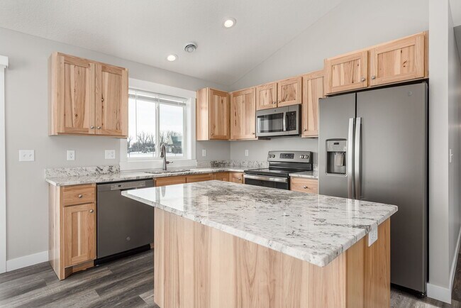 Building Photo - 102 7th Ave NW