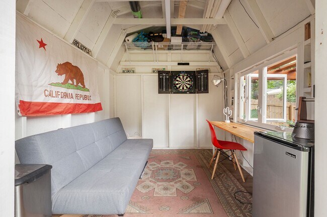 Building Photo - Beautiful 2bd/2ba Bungelow in Kirkwood wit...