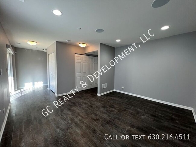 Building Photo - ***  NEWER CONST / FULL SIZED W&D IN UNIT ...