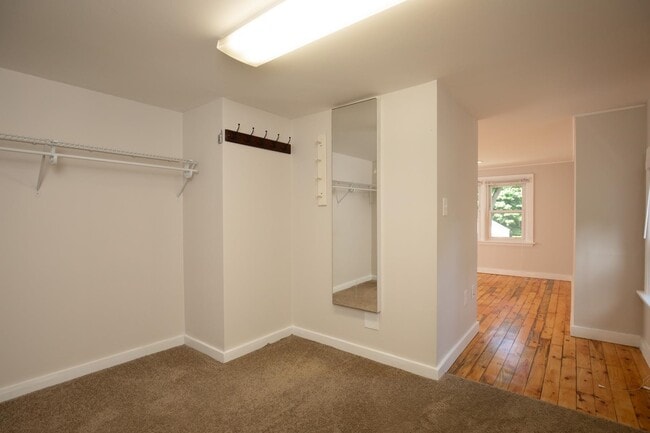 Building Photo - 400 Colonial Dr