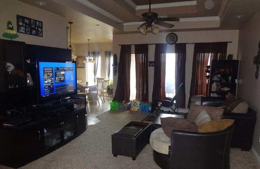 Floor to ceiling windows - 1233 Red Rock Drive