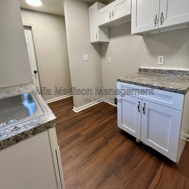 Building Photo - 628 W Anderson Ln