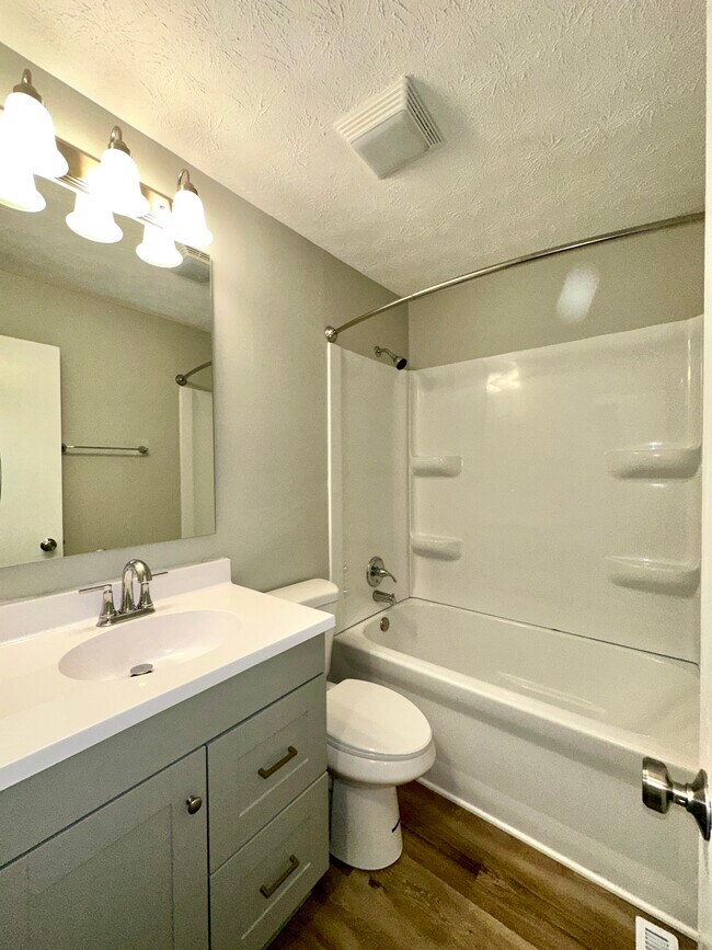 Building Photo - 120 Cavalry Ct