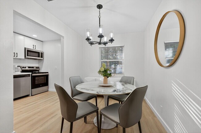 Building Photo - 800 Tropic Isle Dr