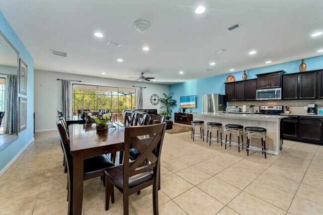 Building Photo - 8845 Rhodes St