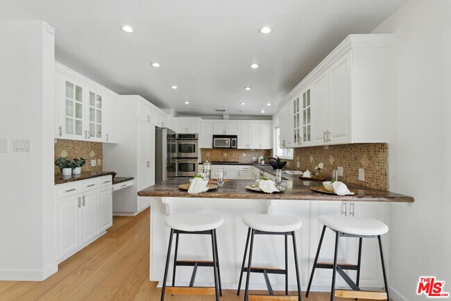 Building Photo - 5220 Melvin Ave