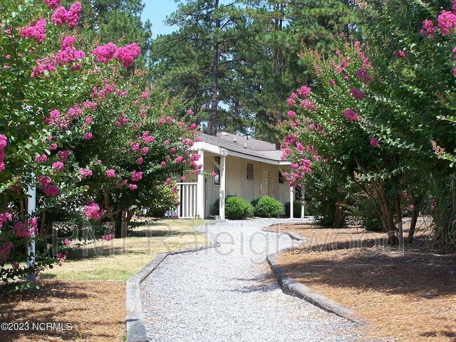 Building Photo - 220 Foxkroft Dr