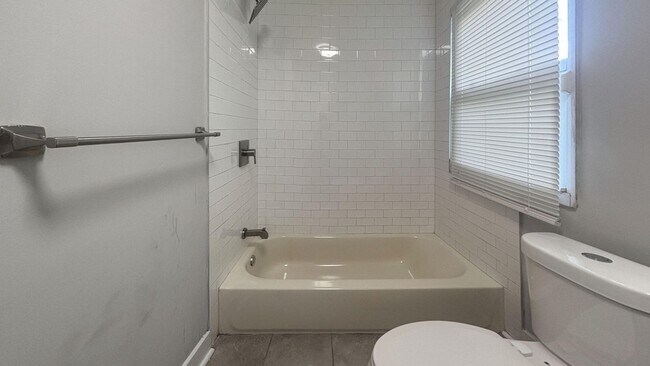 Building Photo - Renovated 2BR Row Home