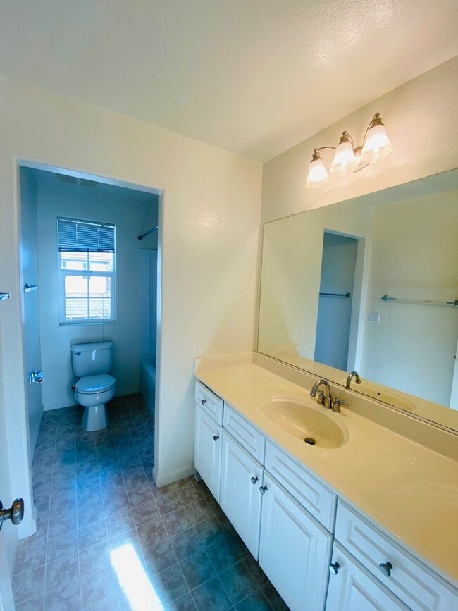Building Photo - Westlake Winner... Walk to Parks & Schools 3 Bedroom 2.5 Baths