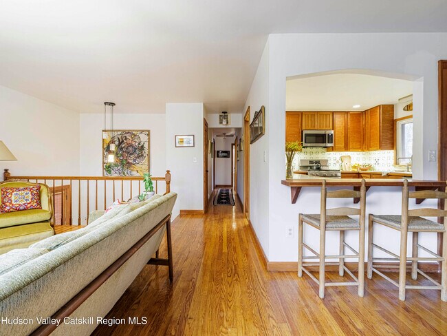 Building Photo - 10 Purdy Hollow Rd