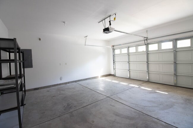 Building Photo - A BEND HOME FOR PEOPLE AND PETS!