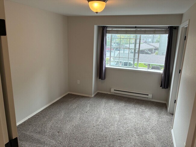 Building Photo - Mill Creek - Country Club Condo