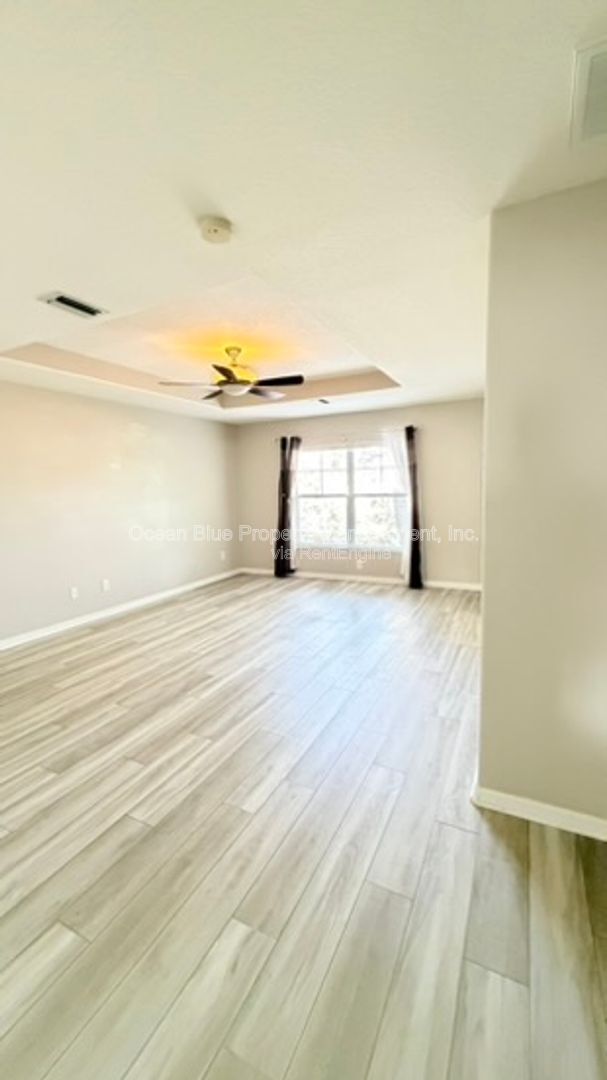 Building Photo - 1525 Hillview Ln