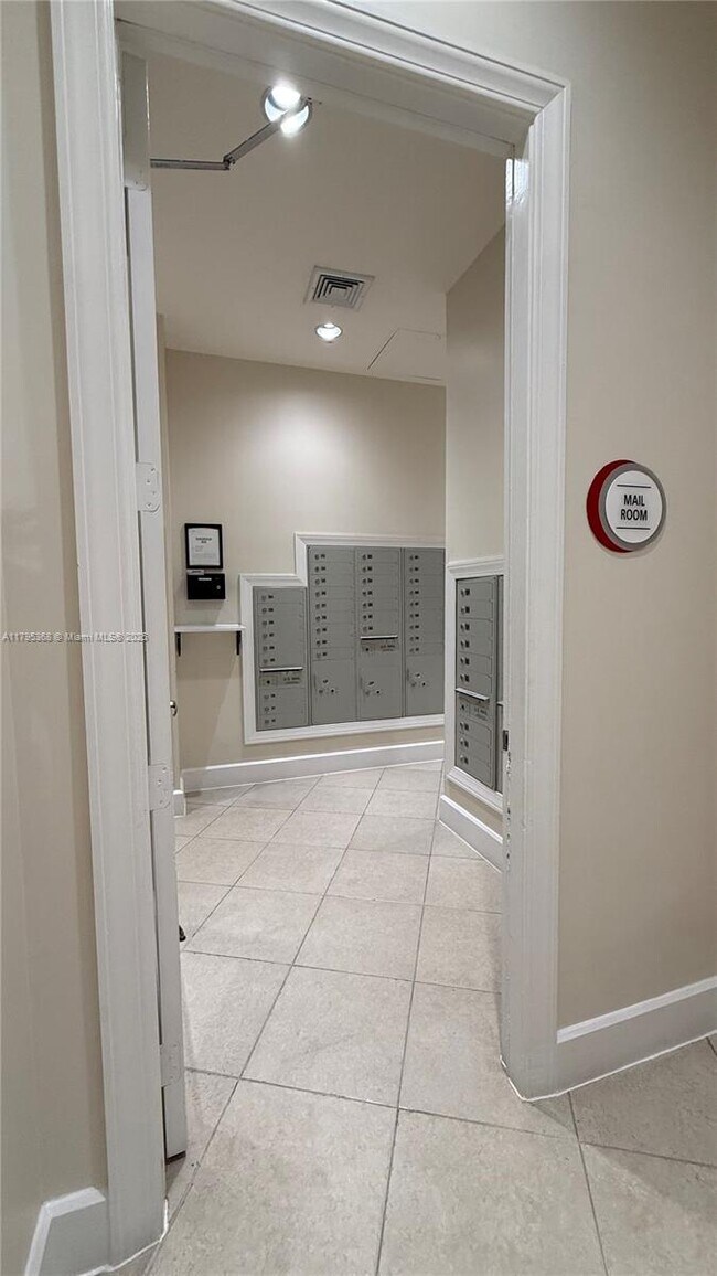 Building Photo - 1830 Radius Dr