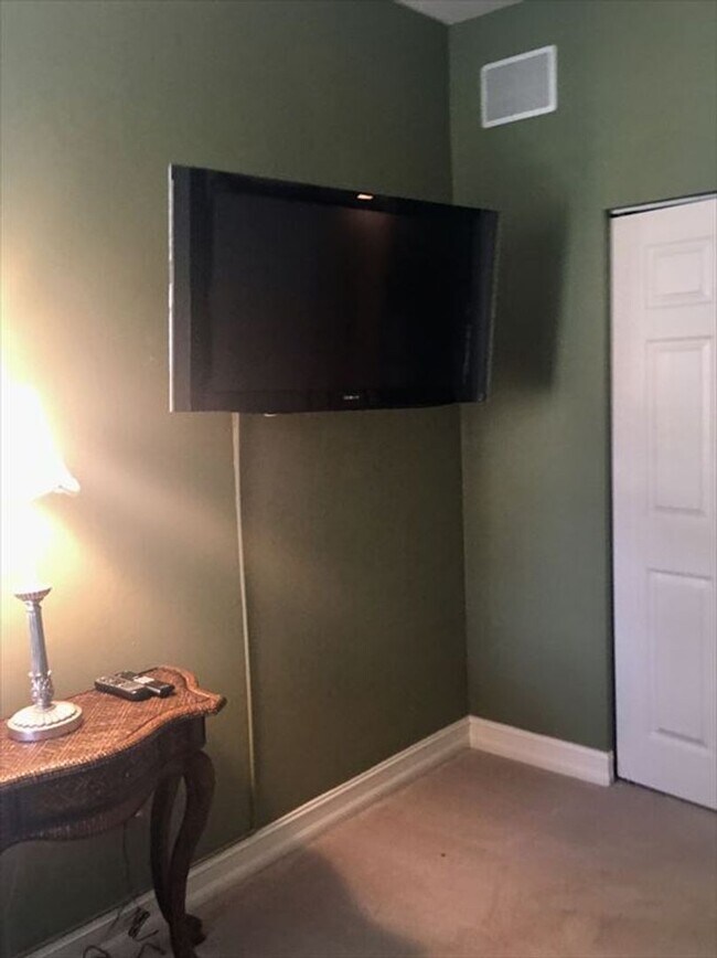 Building Photo - Rialto