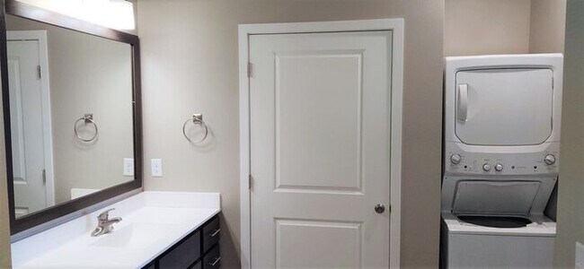 Building Photo - $1,395 | 1 Bedroom, 1 Bathroom Condo | Pet...