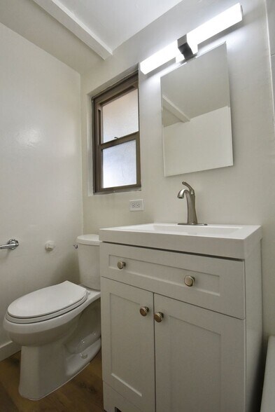 Building Photo - 6125 Whitsett Ave