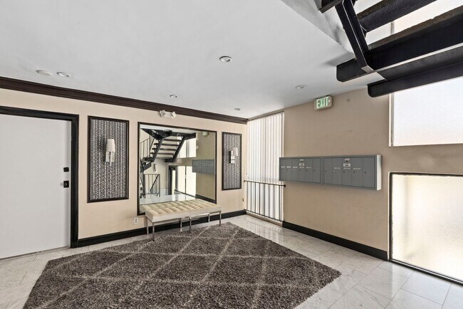 Building Photo - 212 S Arnaz Dr