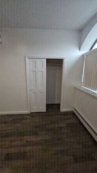 Building Photo - 1695 Albany Ave
