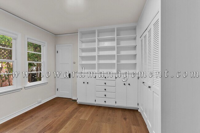 Building Photo - Contemporary Style 5bed/5bath Home with Ad...