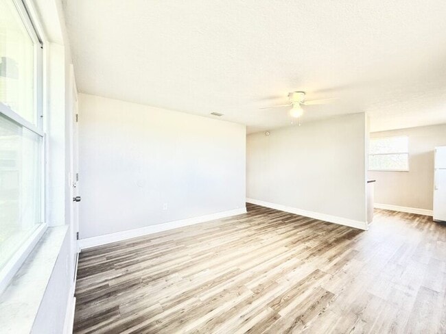 Building Photo - 235 W Northside Dr