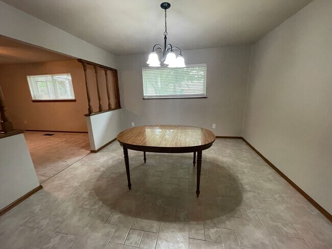 Building Photo - Large 2 bed! two bath, 2 car garage on a c...